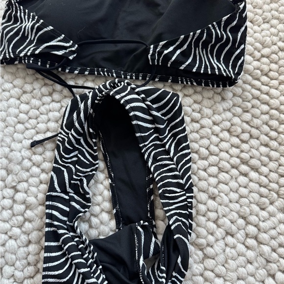 SHEIN Black and White Zebra Wave Bikini - Picture 3 of 3